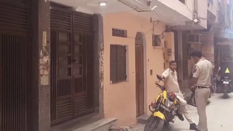घरेलू विवाद के बाद कांस्टेबल ने पत्नी को मारी गोली, सड़क किनारे फेक भागा, CCTV से हुआ खुलासा