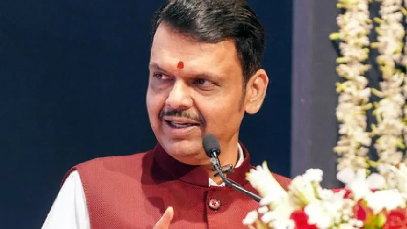 मुंबई की जर्जर इमारतों के पुनर्विकास में आएगी तेजी, सीएम फडणवीस ने पेश किया नया FSI मॉडल