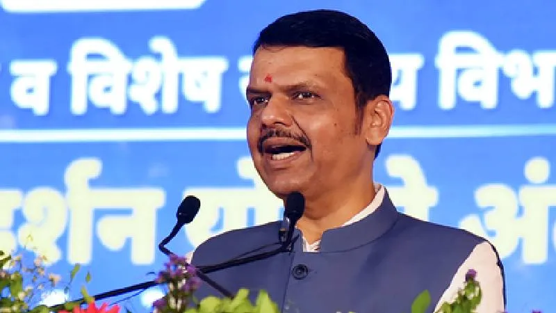महाराष्ट्र में श्रम कानूनों में होंगे बड़े बदलाव, सीएम फडणवीस बोले- श्रमिक कल्याण से नहीं होगा समझौता