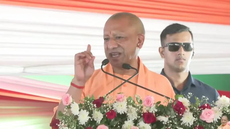 गोरखपुर में सीएम योगी का विपक्ष पर बड़ा हमला, बोले- आस्था पर प्रहार करने वाले आज उपदेश दे रहे हैं