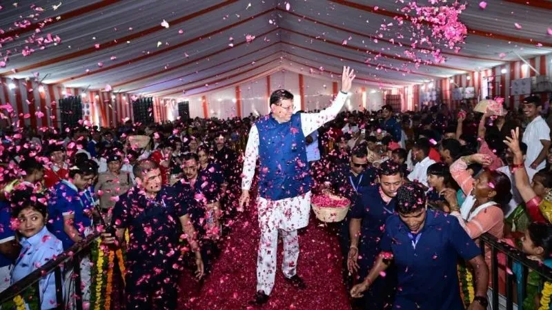 #DhamiKe5Saal बना भारत में नंबर-1 ट्रेंड! CM धामी के प्रशासनिक-राजनीतिक कौशल पर जनता की मुहर, कांग्रेस MLA ने भी की तारीफ