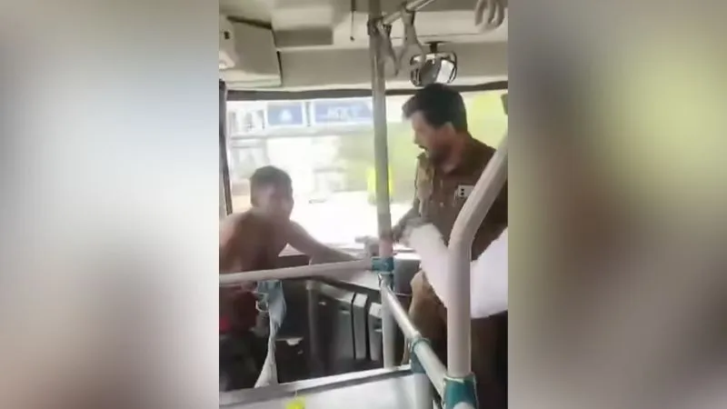 बेंगलुरु में BMTC बस में महिला के साथ हुई छेड़छाड़, ड्राइवर ने चलती गाड़ी रोकी, गेट लॉक कर आरोपी का कर दिया इलाज