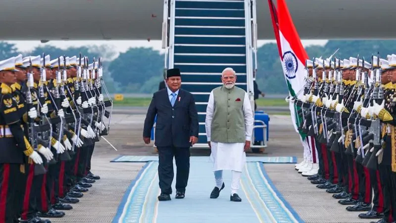 इंडोनेशिया में PM मोदी: फाइटर जेट्स ने आसमान में किया स्वागत, मुस्लिम देश जहां नोटों पर छपी भगवान गणेश की तस्वीर