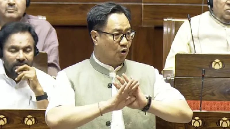 NEET पर चर्चा को तैयार सरकार, रिजिजू बोले- शिक्षा मंत्री के इस्तीफे पर अड़ा विपक्ष