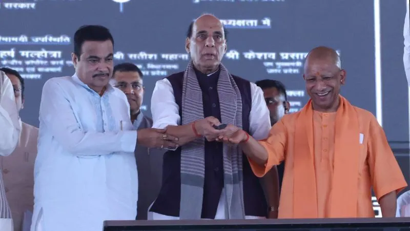 योगी सरकार में एक और मील का पत्थर, जनता को समर्पित लखनऊ-कानपुर एक्सप्रेसवे, 45 मिनट में पूरा होगा सफर