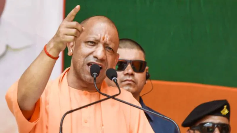 ग़ाज़ीपुर में गरजे सीएम योगी, बोले- रामलीला में असलहा लहराकर दंगा करने वाले को मिट्टी में ही दफन होना पड़ेगा