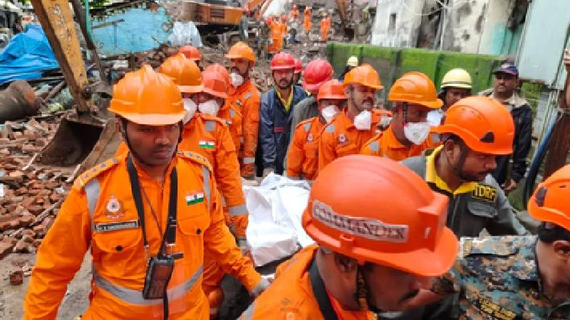महाराष्ट्र: भिवंडी में एक चार मंजिला इमारत ढही, 8 लोगों की मौत, मलबे में कई के दबे होने की आशंका