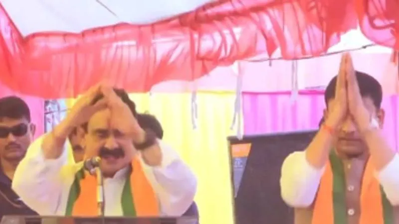 दतिया में भरी सभा में रो पड़े नरोत्तम मिश्रा, बोले- भाई आशुतोष को जिताऊंगा