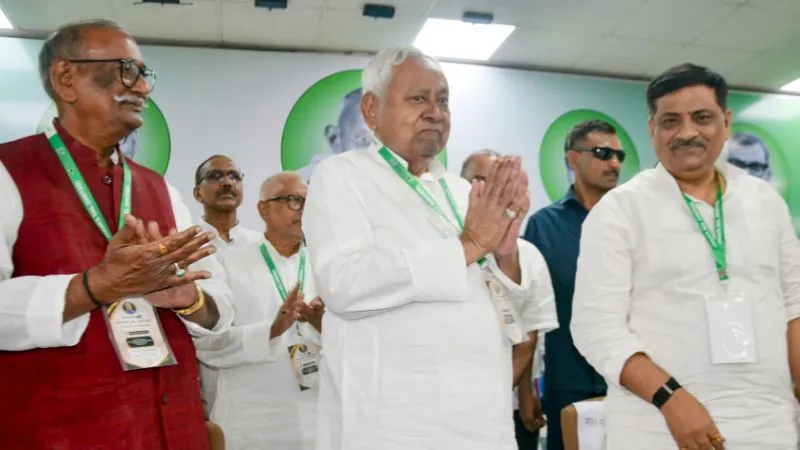 ‘मेरे कहने के बाद भी काम क्यों नहीं हुआ…’ जब अचानक पटना JDU दफ्तर पहुंच गए नीतीश कुमार, नेताओं के फूले हाथ-पांव!