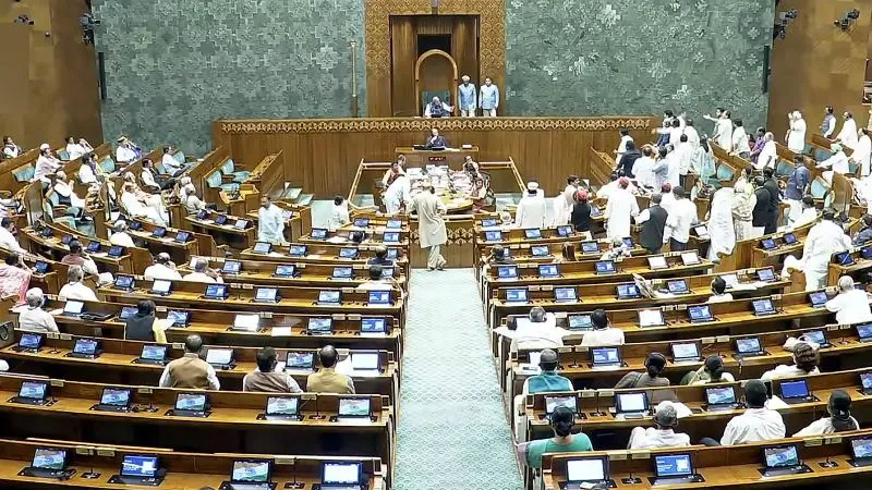 PM ने रात में किया था ऐलान, सुबह पेपर लीक माफियाओं को सख्त सजा दिलाने वाले विधेयक को दी मंजूरी, जानें सजा के प्रावधान