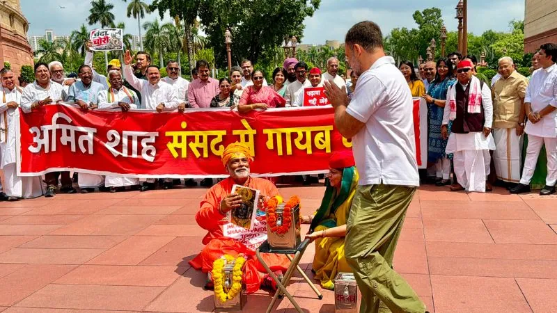 पप्पू यादव बने पुजारी, राहुल गांधी ने चढ़ाया चंदा, राम मंदिर दान मामले पर संसद के बाहर विपक्ष का गजब ड्रामा!