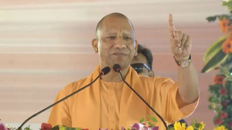 'बाबरी पर घड़ियाली आंसू बहाने वाले कर रहे आस्था की बात', प्रतापगढ़ में कांग्रेस-सपा पर बरसे सीएम योगी