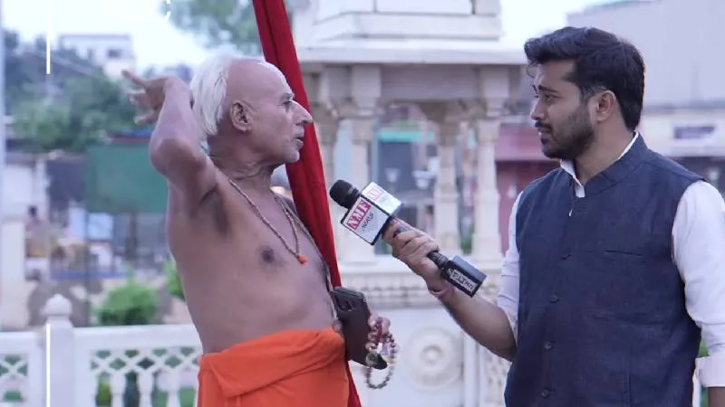 ‘कोई माई का लाल नहीं जो योगी को’… करपात्री महाराज की दहाड़ से दहल जाएगी सपा!