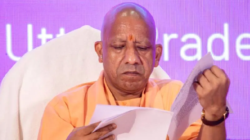 यूपी में बड़ा प्रशासनिक फेरबदल: योगी सरकार ने 182 पीसीएस अधिकारियों के किए तबादले, कई जिलों के SDM बदले