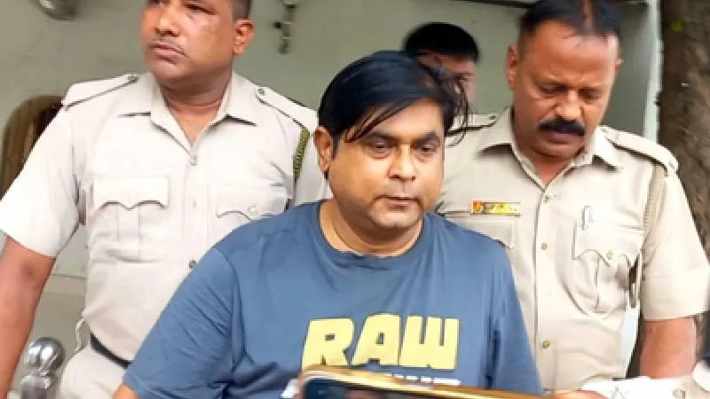 बंगाल : रंगदारी नेटवर्क पर पुलिस का शिकंजा, TMC नेता इफ्तिखार अहमद 3 दिन की रिमांड पर
