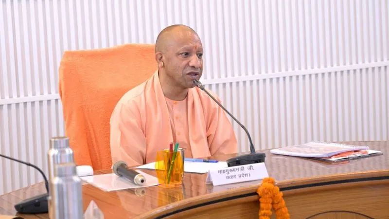 UP में शिक्षकों और कर्मचारियों को मिलेगा सामाजिक-आर्थिक सुरक्षा का मजबूत कवच, SBI के साथ होगा ऐतिहासिक समझौता