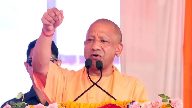 गन्ना किसानों के हित में योगी सरकार का बड़ा फैसला, घटिया उर्वरक-कीटनाशकों पर लगेगी रोक