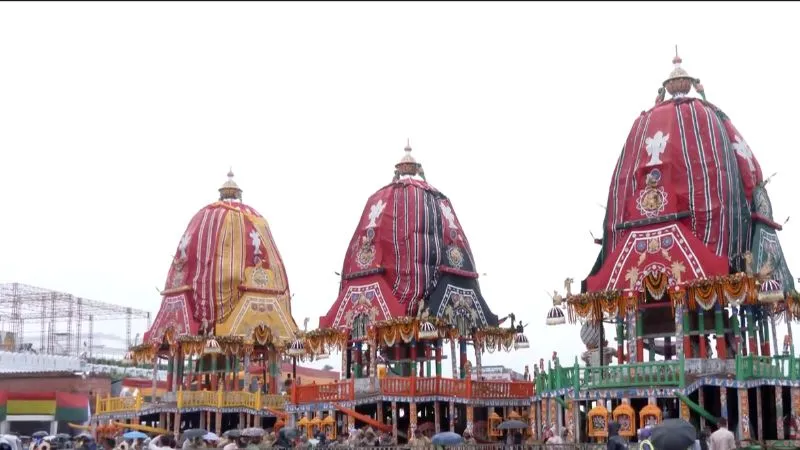 पुरी में भगवान जगन्नाथ की रथ यात्रा के दौरान दुखद हादसा, भगदड़ जैसे हालात, दम घुटने से एक श्रद्धालु की हालत गंभीर, कई घायल