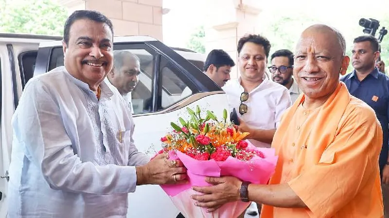 यूपी में सड़क परियोजनाओं को मिलेगी नई रफ्तार, सीएम योगी और नितिन गडकरी ने की हाई लेवल समीक्षा