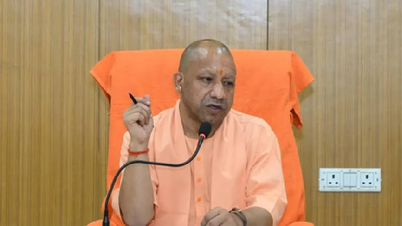 बाढ़-सूखे की दोहरी चुनौती पर सीएम योगी सख्त, तीन दिन में राहत शिविर तैयार करने के निर्देश
