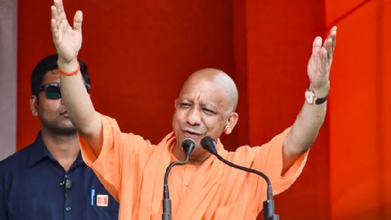 CM योगी ने जनता से की अपील, स्वच्छता अपनाएं, वर्षा जल बचाएं और ‘एक पेड़ मां के नाम’ जरूर लगाएं