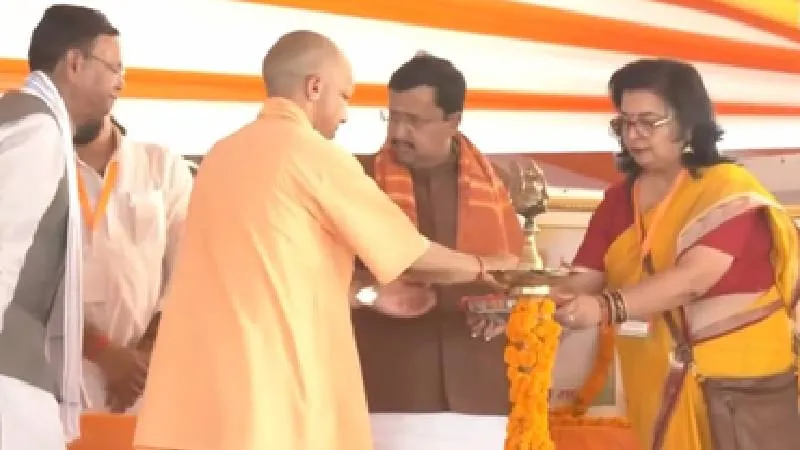 2027 से पहले BJP की हुंकार, CM योगी ने विपक्ष पर साधा निशाना, बोले- यूपी में अब कट्टा-बम नहीं, ब्रह्मोस बनती है