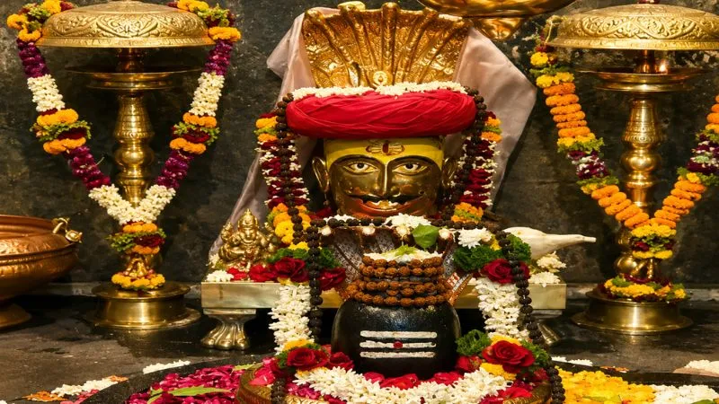 भुलेश्वर महादेव: देश का पहला मंदिर जहां शिव से मुख मोड़कर बैठते हैं नंदी महाराज, यहां छुपे हैं कई रहस्य