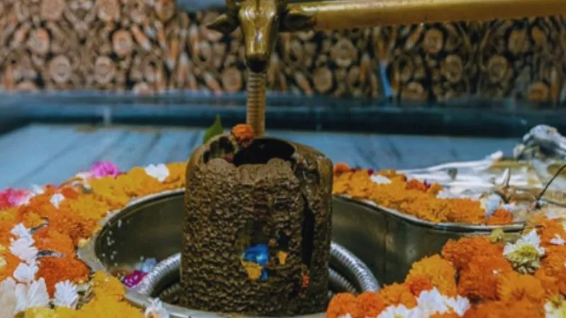 कहां है ये चमत्कारी शिव मंदिर, जहां सदियों से टूटे शिवलिंग की होती है पूजा, रहस्यों से भरा मंदिर
