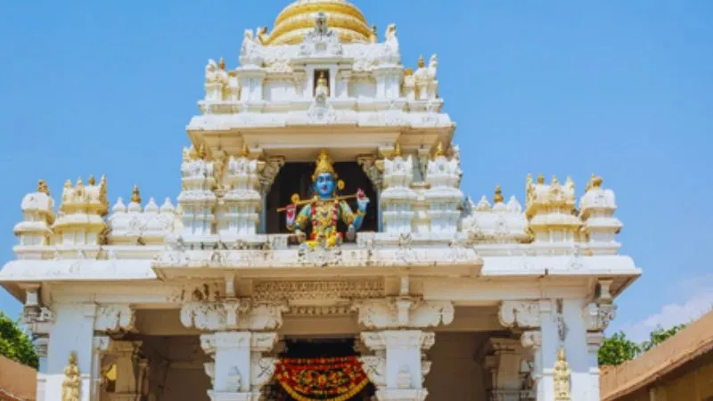 कहां है उडुपी श्रीकृष्ण मंदिर, क्यों भक्त के आंसू देख भगवान ने तोड़ दी थी मंदिर की दीवार
