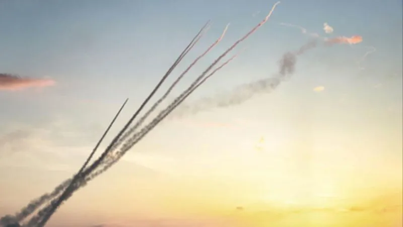US Strikes Iran: होर्मुज हमले के बाद अमेरिका का पलटवार, ईरान के कई ठिकानों पर एयर स्ट्राइक