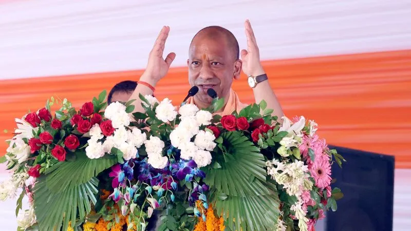 योगी सरकार का मेगा प्लान, गांव के छात्रों के लिए 4 लाख की लाइब्रेरी! 20 हजार डिजिटल कंटेंट से बनेंगे अफसर