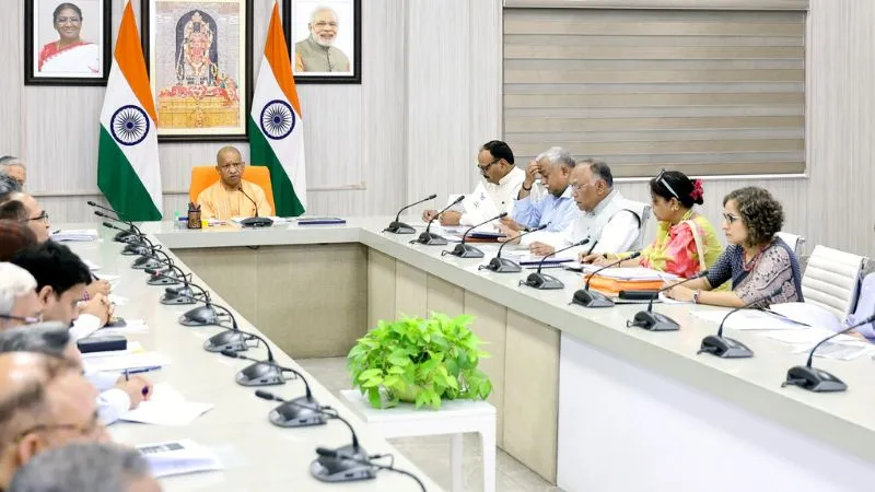 आर्थिक तंगी नहीं बनेगी बाधा! UP के 865 होनहारों को योगी सरकार देगी फ्री हॉस्टल, किताबें और टॉप क्लास कोचिंग