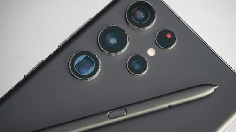 Apple के Foldable iPhone से पहले Samsung का बड़ा दावा, कहा- 7 साल की बढ़त कोई रातोंरात नहीं छीन सकता