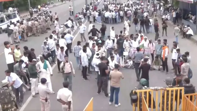 Farmers Protest In Bhopal: भोपाल में किसानों का शक्ति प्रदर्शन, सावरकर सेतु पर डेरा; अब CM हाउस तक मार्च की तैयारी