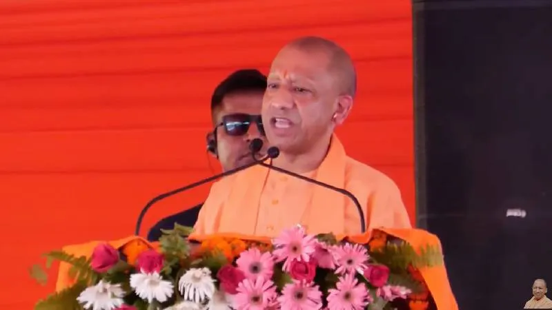 फतेहपुर को 489 करोड़ रुपये की सौगात, पेपर लीक पर भड़के सीएम योगी, बोले- दोषियों की संपत्ति होगी जब्त