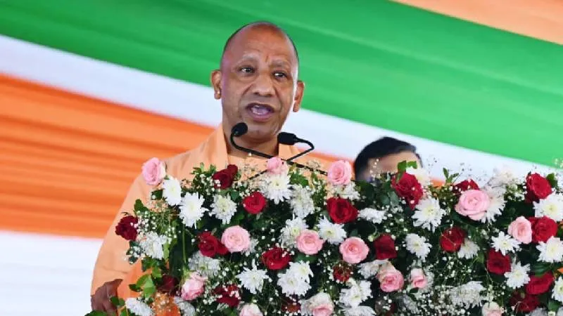 योगी सरकार ने दी ग्रामीणों को बड़ी राहत, 6 जिलों की 110 ग्राम पंचायतों में आधार सेवाएं शुरू