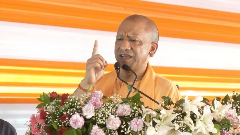 जालौन में सीएम योगी ने 375 विकास परियोजनाओं का किया लोकार्पण-शिलान्यास, 1,275 करोड़ रुपए की दी सौगात