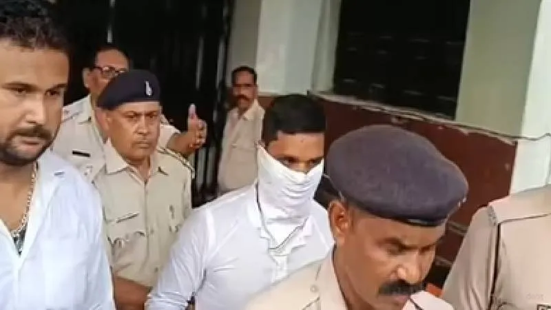 दो लाख के इनामी विश्वनाथ मंडल ने जमशेदपुर कोर्ट में किया सरेंडर, हत्या के बाद से चल रहा था फरार