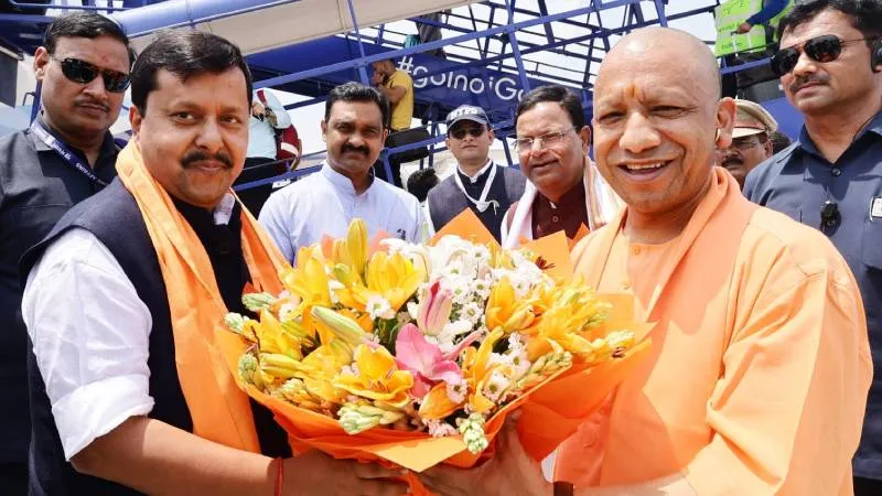 सीएम योगी ने किया नितिन नबीन का स्वागत, राष्ट्रीय अध्यक्ष से कराया मंत्रियों व कार्यकर्ताओं का परिचय