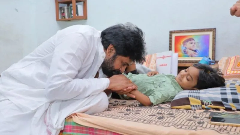 'तुम्हारी मुस्कान हमेशा दिल में रहेगी', दुर्लभ बीमारी से जूझ रहे फैन के निधन पर पवन कल्याण ने दी श्रद्धांजलि