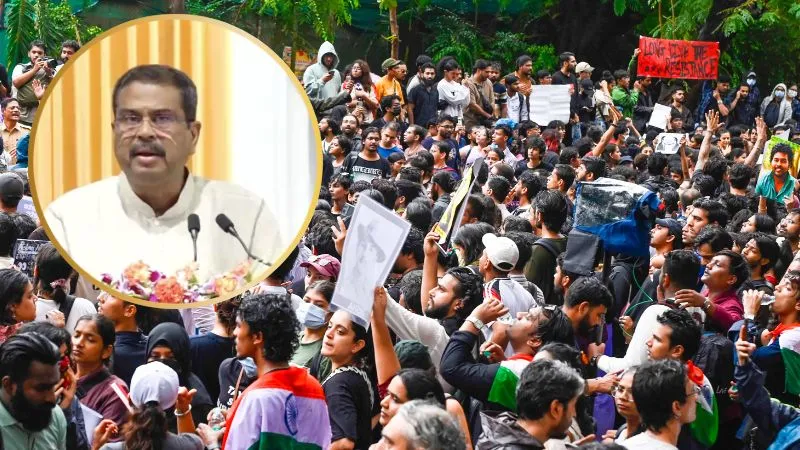 CJP प्रोटेस्ट के बीच सरकार का एक्शन! शिक्षा मंत्रालय के सचिव को पद से हटाया, कई IAS अधिकारियों का रातोंरात हुआ तबादला