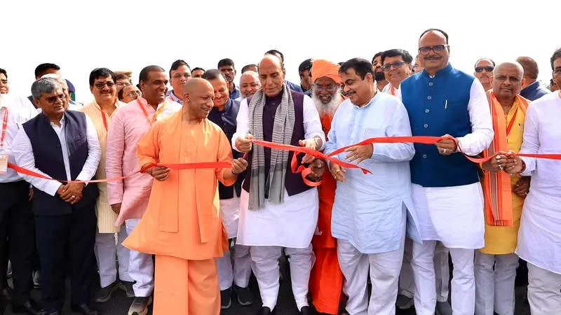योगी सरकार को केंद्र का बड़ा तोहफा, यूपी में 50-60 हजार करोड़ की नई सड़क परियोजनाएं मंजूर