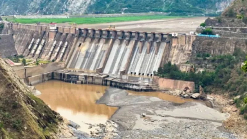 Indus Water Treaty: सिंधु पर भारत को घेरने चला था पाकिस्तान, अब कोर्ट में भर रहा करोड़ों की फीस!