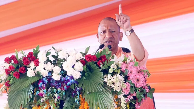 UP ने रचा इतिहास, एक दिन में लगाए 35.27 करोड़ पौधे, ‘एक पेड़ मां के नाम’ से बनाया नया रिकॉर्ड