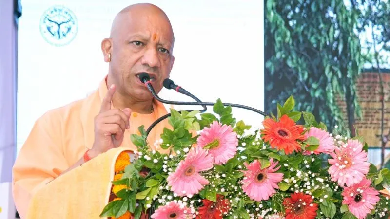 CM योगी ने किया 'स्कूल चलो अभियान 2026' के दूसरे चरण का शुभारंभ, बोले- व्यक्ति, समाज और राष्ट्र की आधारशिला है शिक्षा