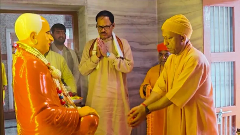 गुरु पूर्णिमा महोत्सव : सीएम योगी ने किया महायोगी गोरखनाथ का विशिष्ट पूजन, देशवासियों को भी दी शुभकामनाएं