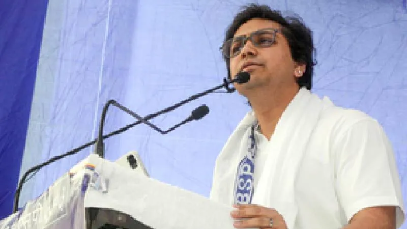 राहुल गांधी को ‘अंकल’ कहना आकाश आनंद को पड़ा भारी, कांग्रेस ने किया पलटवार