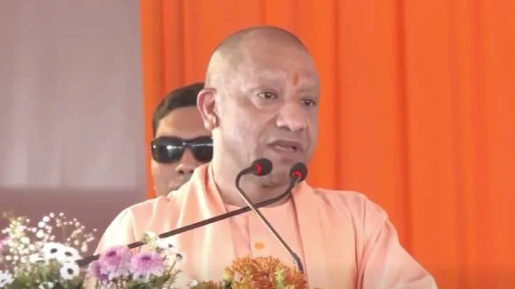 चीनी की जमाखोरी पर योगी सरकार सख्त, कालाबाजारी करने वालों पर होगा बड़ा एक्शन