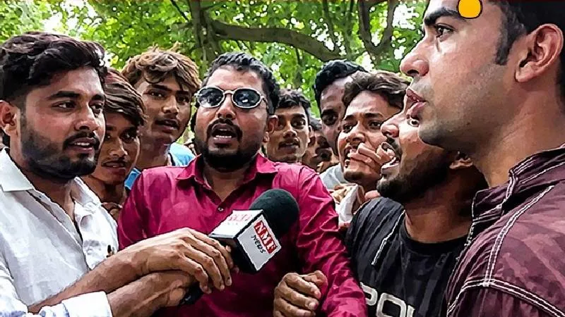 महंगाई-बेरोजगारी पर छिड़ गई तगड़ी बहस, दर्जनों से अकेला भिड़ गया युवक