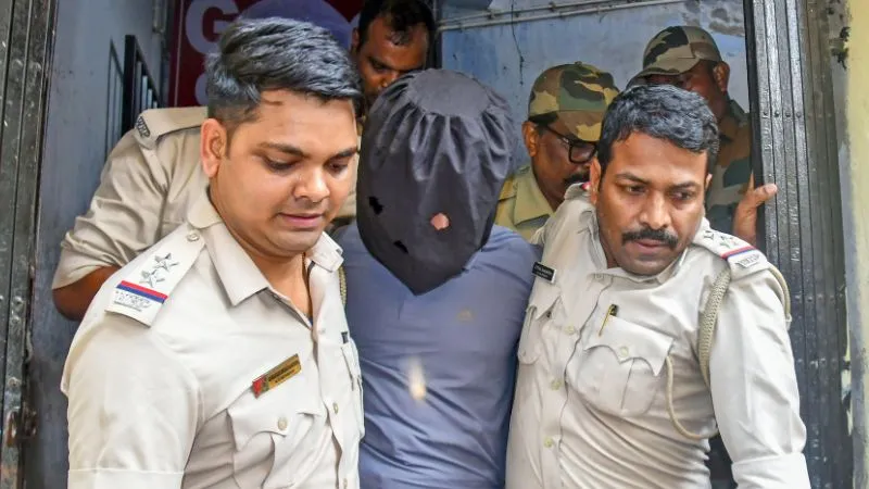 जंतर-मंतर प्रदर्शन में पुलिस की वर्दी पहनकर घुसने वाला था जैश का मेंबर! बंगाल STF ने दबोचा, जानें क्या थे इरादे